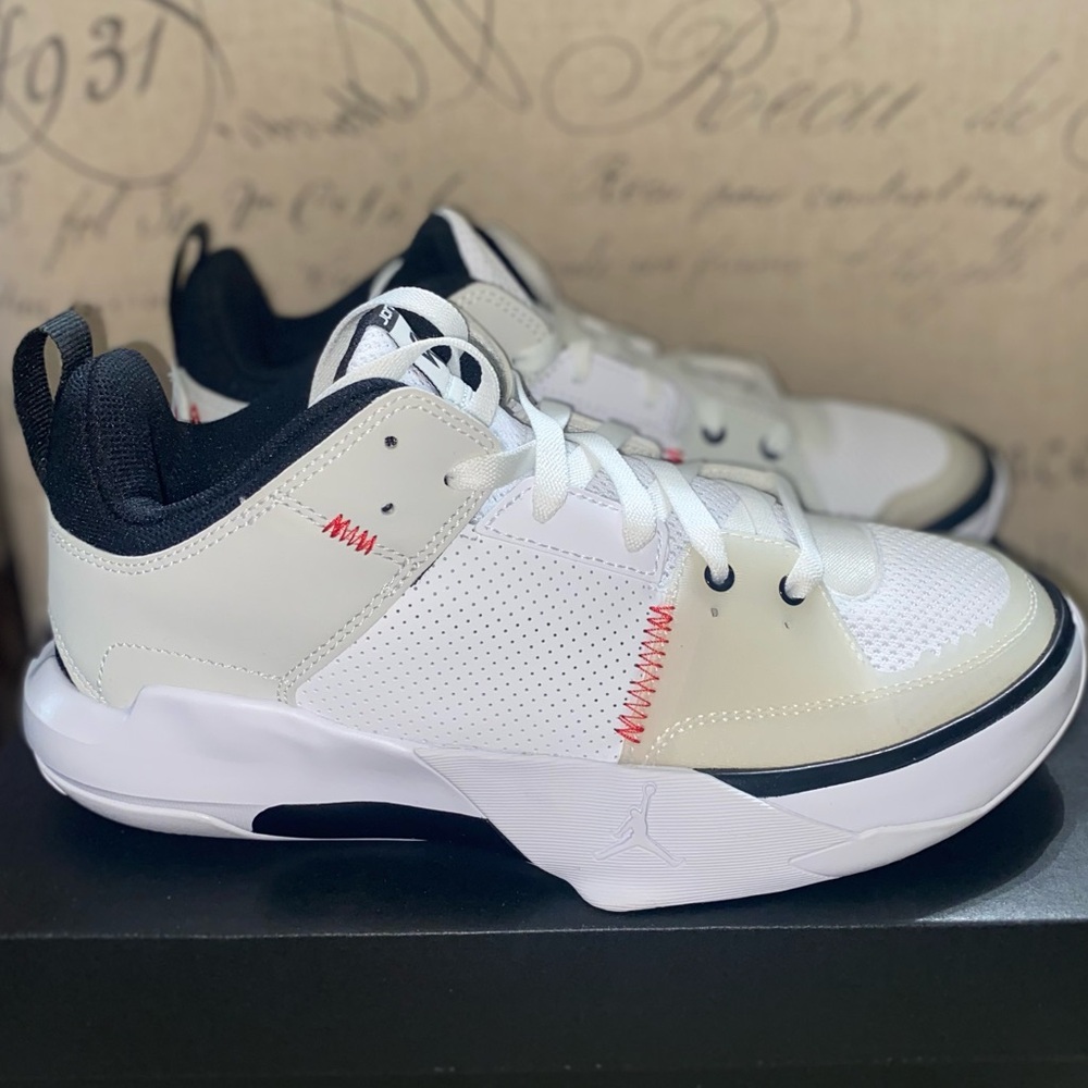 NWOT - JORDAN • Youth/Women